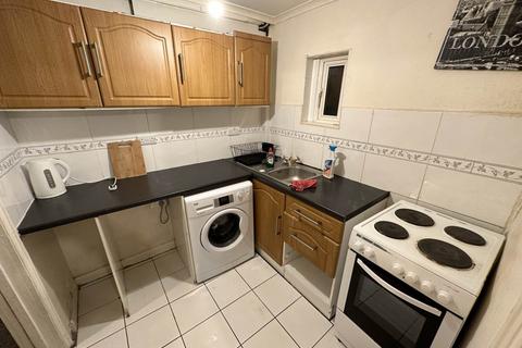 1 bedroom flat to rent, Bradford Road, Fartown, Huddersfield, West Yorkshire, HD1