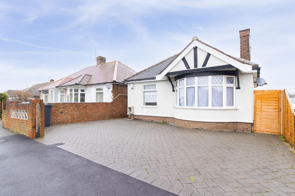 Bromstone Road, Broadstairs, CT10 3 bed detached bungalow for sale £350,000