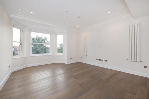 4 bedroom flat to rent, Arkwright Road, London, NW3
