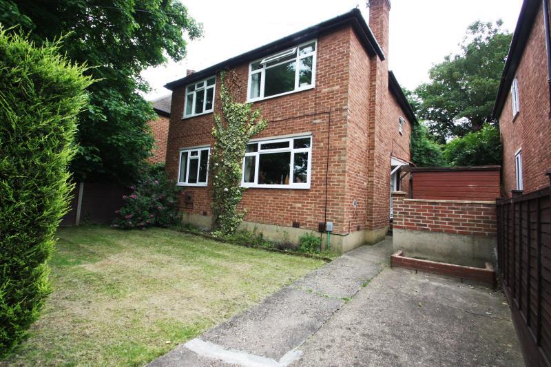Woodlands Ave, West Byfleet, KT14 6AS 3 bed apartment £1,350 pcm (£312 pw)