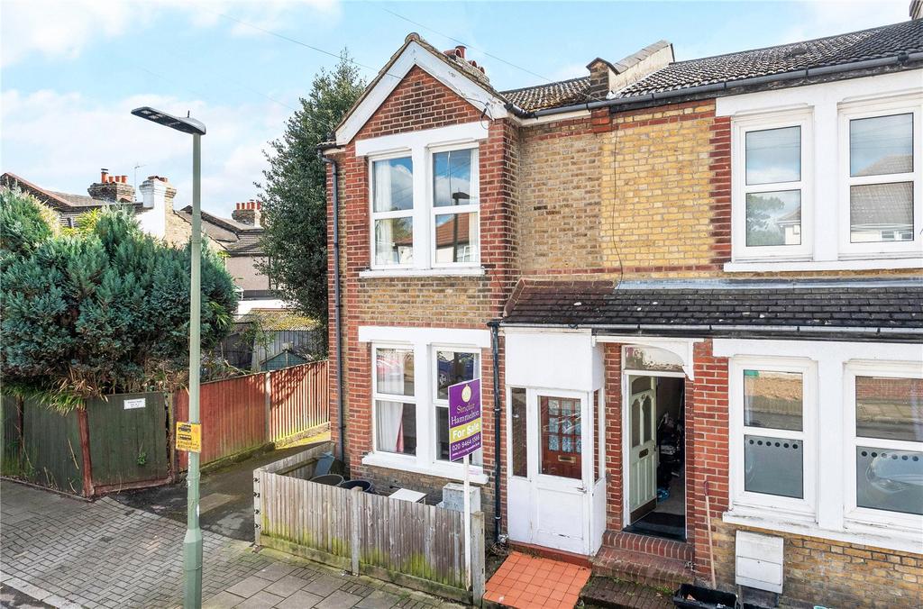 Foxbury Road, Bromley, Kent, BR1 3 bed end of terrace house for sale