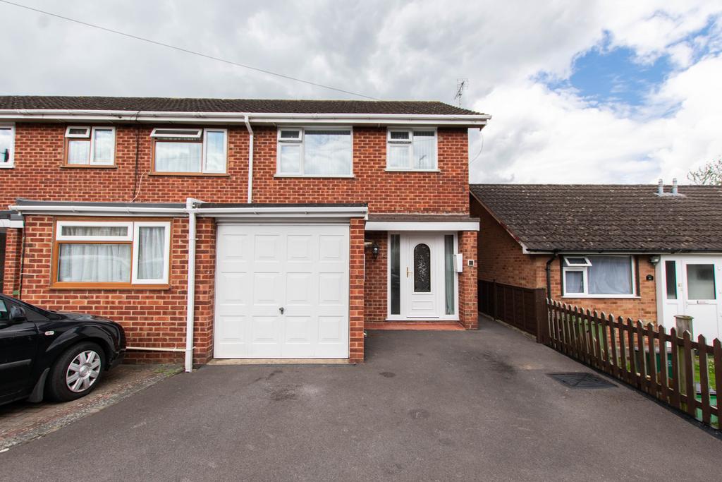 Stanwick Drive, Cheltenham GL51 9LG 3 bed end of terrace house £250,000