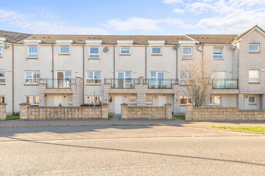 Tak Me Doon Road, Larbert FK5 4 bed townhouse for sale £269,000