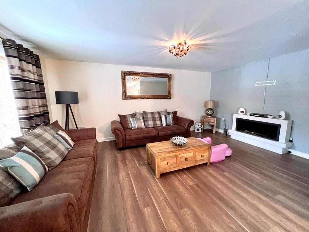 Dulais Road, Seven Sisters, Neath, Neath Port Talbot. SA10 9EY 5 bed