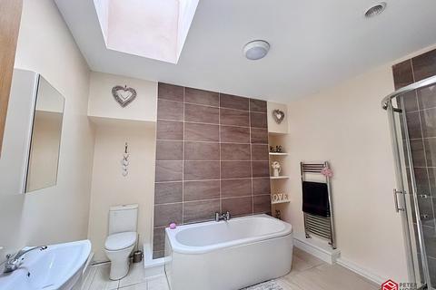 5 bedroom detached house for sale, Dulais Road, Seven Sisters, Neath, Neath Port Talbot. SA10 9EY