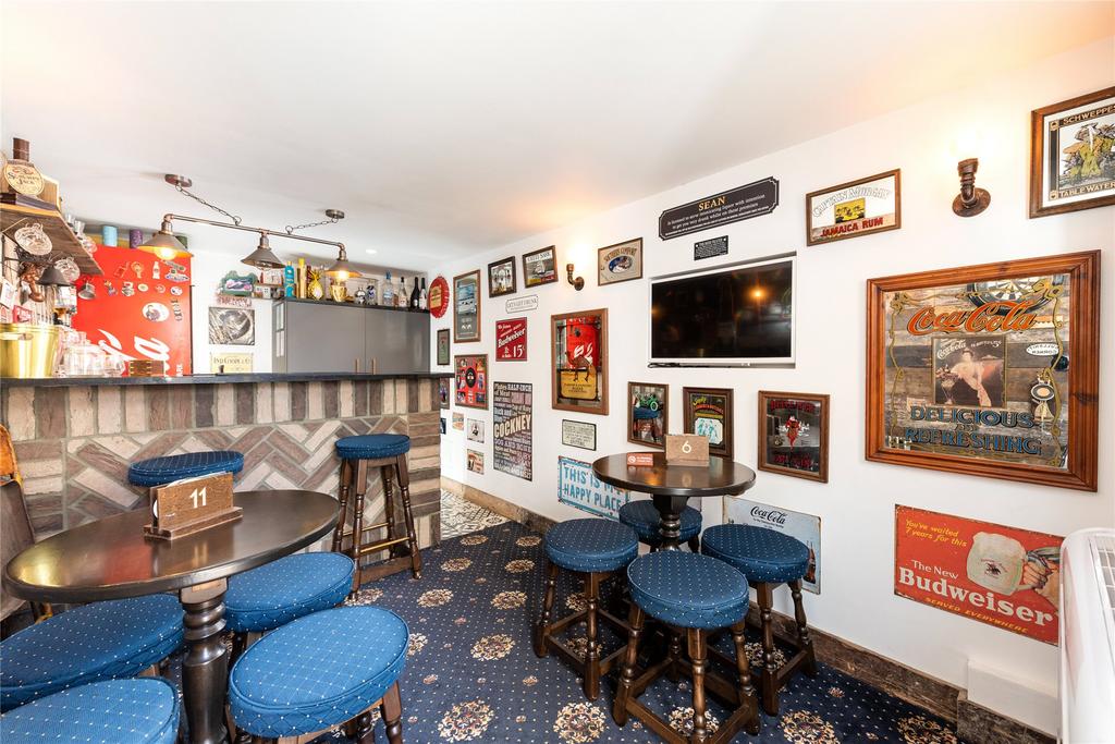Pub/Garden Room
