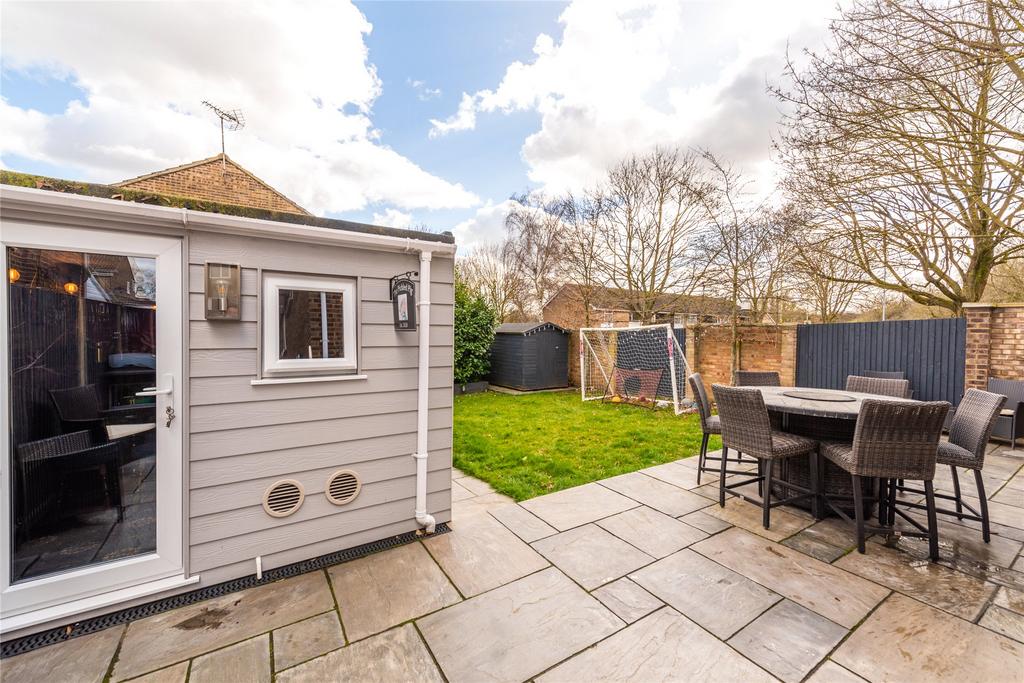 Pub/Garden Room