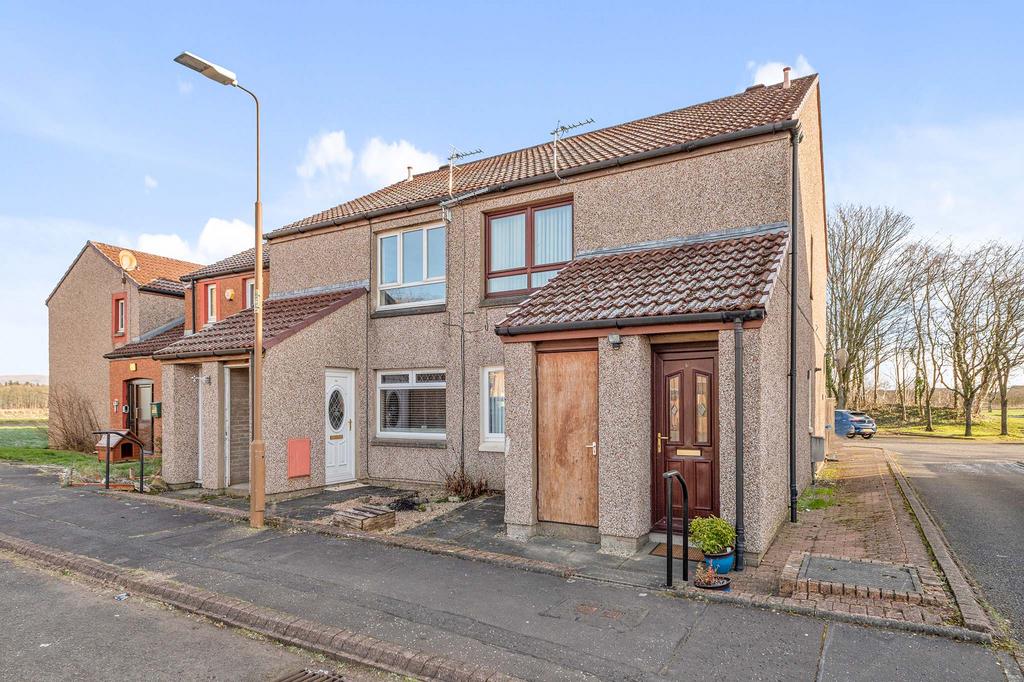 Alloa Road, Stenhousemuir FK5 3 bed flat for sale £104,500