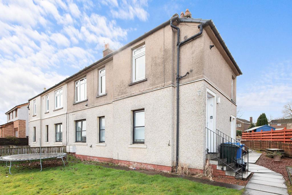 Alloa Road, Stenhousemuir FK5 3 bed flat £104,500