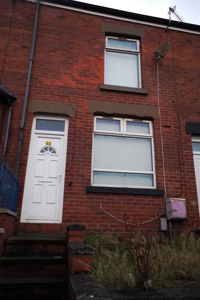 Gilnow Lane, Bolton 2 bed terraced house £625 pcm (£144 pw)