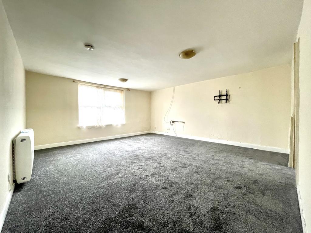 Wolborough Street, Newton Abbot TQ12 Bedsit £550 pcm (£127 pw)