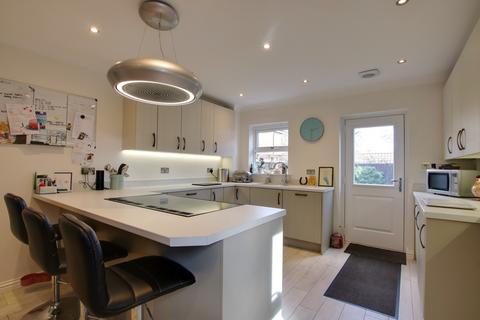 4 bedroom detached house for sale - AMARYLIS CLOSE, TITCHFIELD PARK. GUIDE PRICE £575,000-£600,000