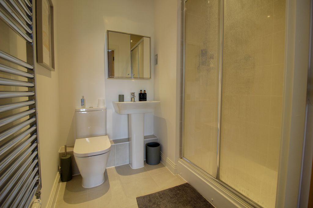 Ensuite to Bed 1