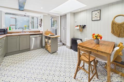 5 bedroom house for sale, Nelson Street, Buckingham