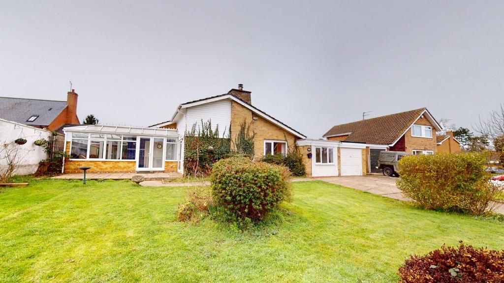 Middle Street, Nether Heyford, Northampton NN7 3LL 3 bed detached house