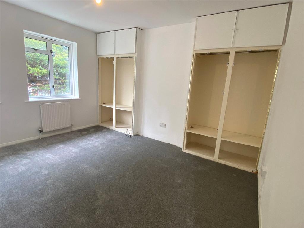 Waddington Avenue, Coulsdon, Surrey, CR5 3 bed semidetached house £
