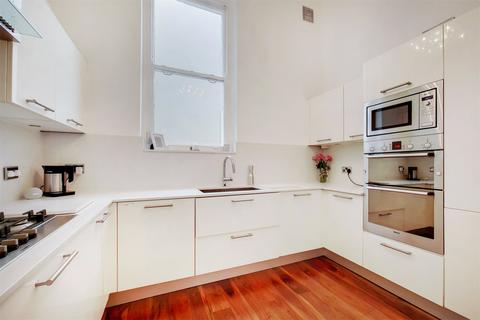 3 bedroom apartment to rent, Belsize Park Gardens, London, NW3