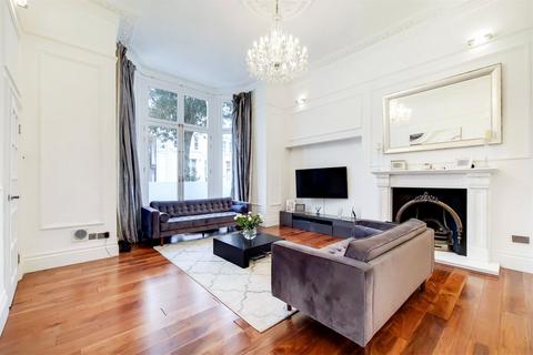 3 bedroom apartment to rent, Belsize Park Gardens, London, NW3