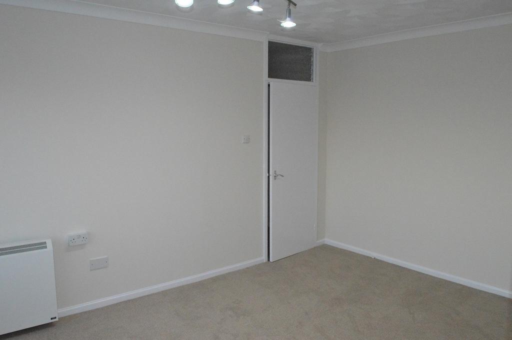 Silverdale Road, Burgess Hill RH15 1 bed flat £920 pcm (£212 pw)