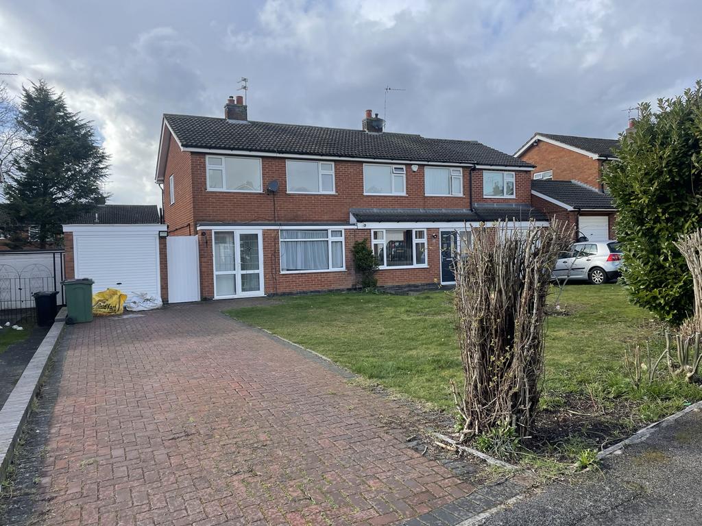 Windrush Drive, Oadby 3 bed semidetached house to rent £1,200 pcm (£277 pw)