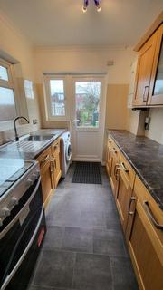 3 bedroom semi-detached house to rent, Beechmount Avenue, Hanwell