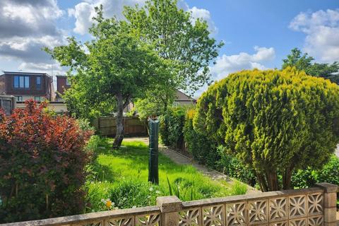 3 bedroom semi-detached house to rent, Beechmount Avenue, Hanwell