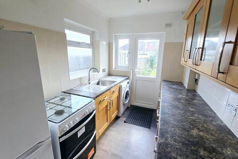 3 bedroom semi-detached house to rent, Beechmount Avenue, Hanwell