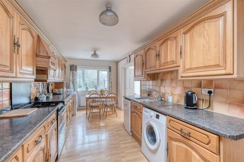 102 Broadway Grove, Worcester, WR2 5EY