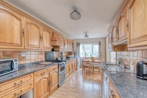 102 Broadway Grove, Worcester, WR2 5EY