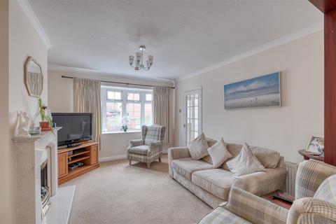 102 Broadway Grove, Worcester, WR2 5EY