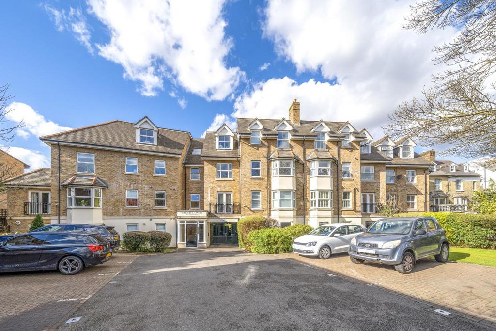 Kingston Road, Wimbledon 2 bed flat £475,000