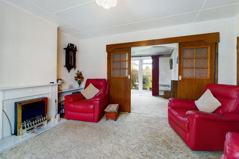 95 Devon Avenue, Cheltenham, GL51 8BY