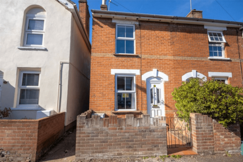 2 bedroom semi-detached house to rent, Granville Road Colchester, CO1