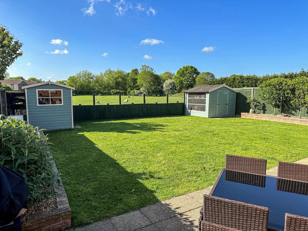 Yaxham 3 bed detached bungalow for sale £300,000