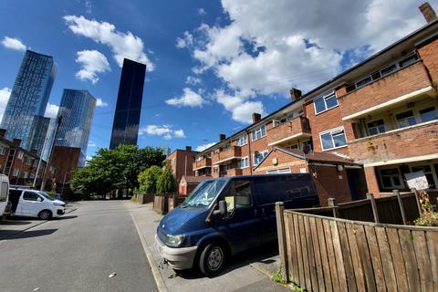 3 bedroom apartment to rent - Rockdove Avenue, Hulme, Manchester. M15 5FH
