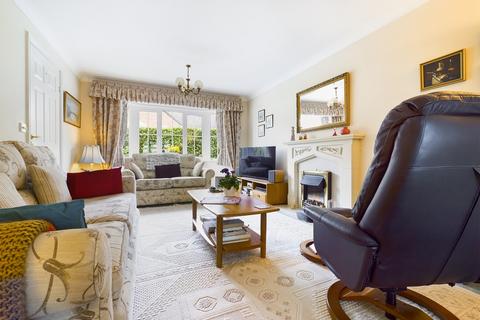 7 Yarrow Close, Burton-on-trent, DE15 9JT