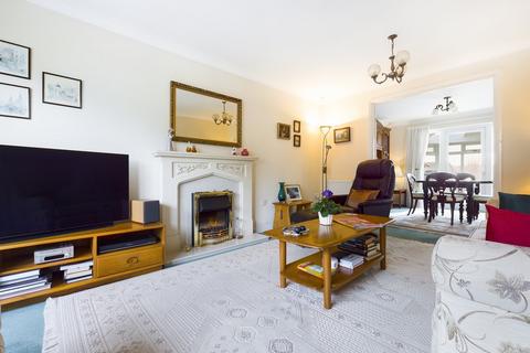 7 Yarrow Close, Burton-on-trent, DE15 9JT