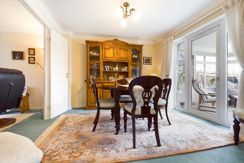 7 Yarrow Close, Burton-on-trent, DE15 9JT