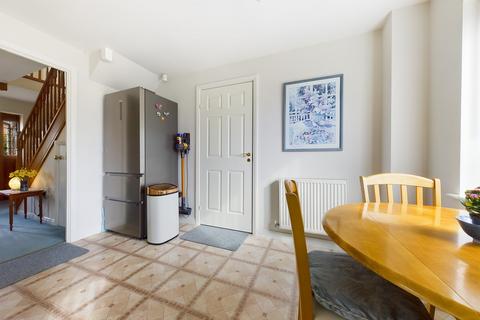7 Yarrow Close, Burton-on-trent, DE15 9JT