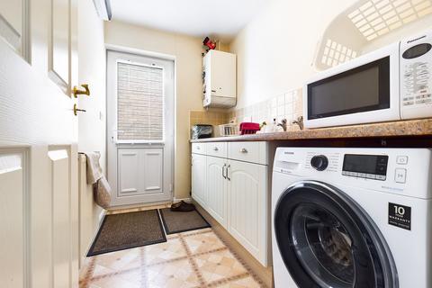 7 Yarrow Close, Burton-on-trent, DE15 9JT