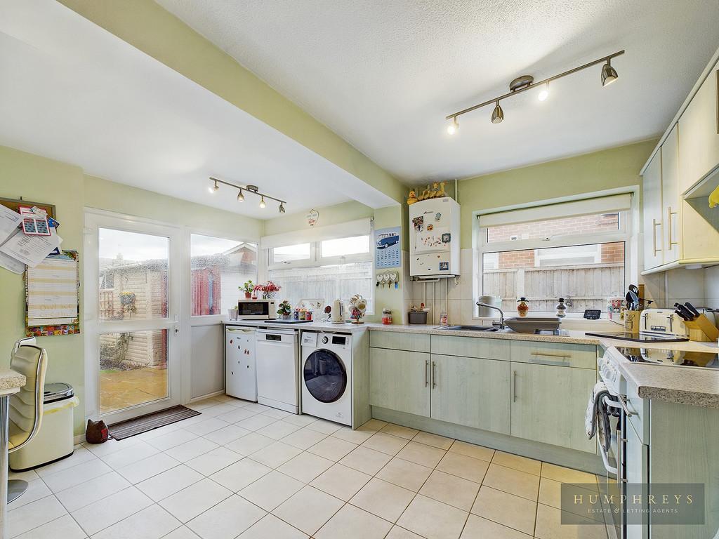 St James Avenue, Upton, Chester 3 bed semidetached house for sale £