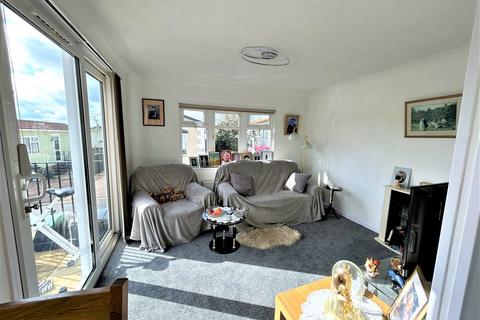 2 bedroom mobile home for sale - Woodbine Close, Waltham Abbey
