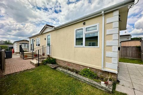 2 bedroom mobile home for sale, Woodbine Close, Waltham Abbey