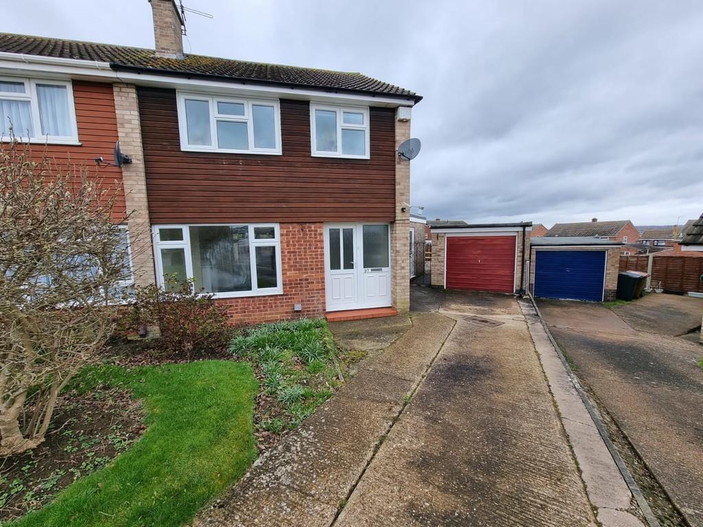 Grange Drive, Melton Mowbray 3 bed semidetached house £900 pcm (£208 pw)