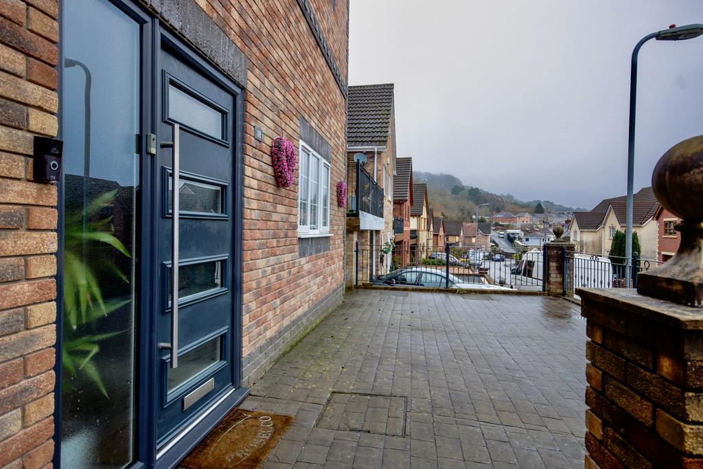 The Glade, Wyllie, Blackwood 7 bed detached house for sale £485,000