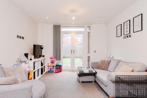 3 bedroom mews for sale - St. Johns Gardens, Runcorn