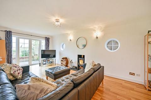 4 bedroom detached house for sale - Folkestone