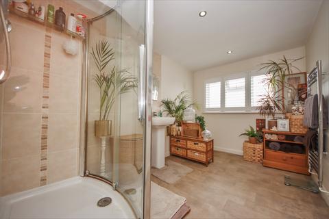 17 Chalmers Road, Ashford, TW15 1DT