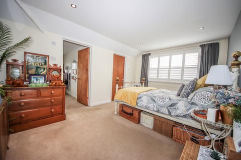 17 Chalmers Road, Ashford, TW15 1DT