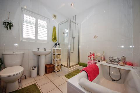 17 Chalmers Road, Ashford, TW15 1DT
